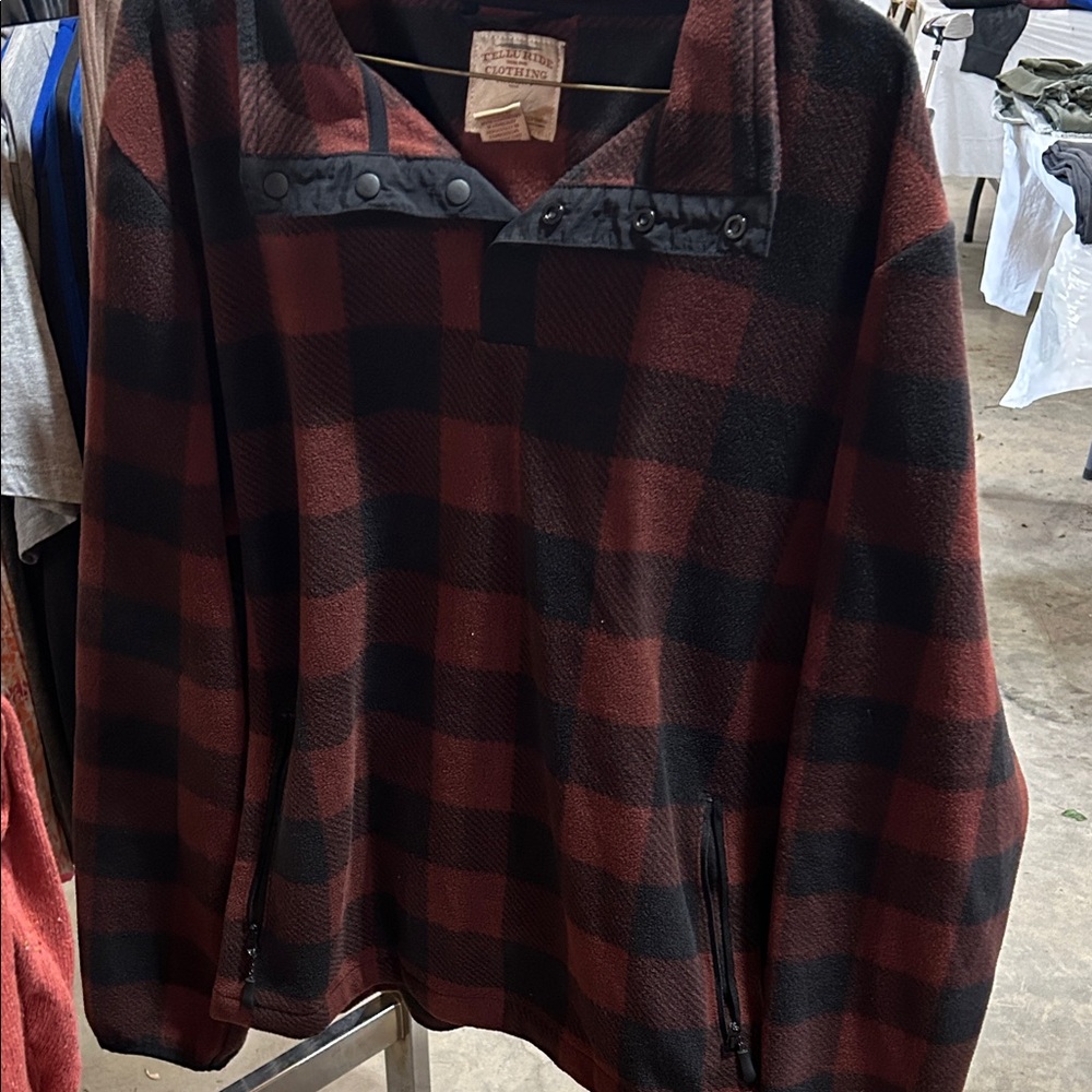 Plaid Crewneck Pullover Sweater in Dark Red & Black